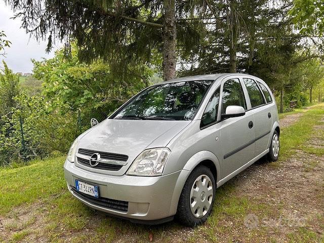 Usato 2005 Opel Meriva 1.4 Benzin 90 CV (3.300 €)