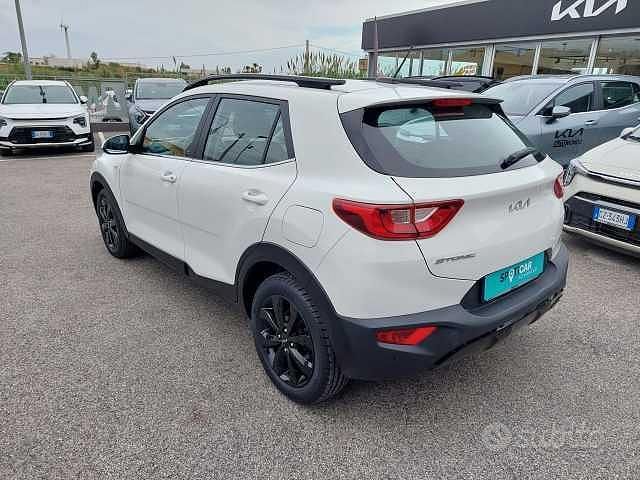 Usata Kia Stonic Style 84 CV (61 kW) 2022 Bianco SUV
