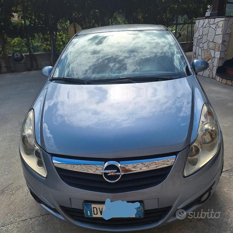 Grigio Usata 2010 Opel Corsa Due volumi | 1500 € (Super prezzo) - Immagine 1/4