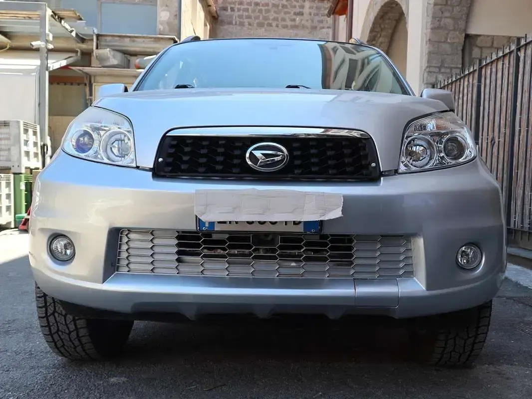 Usata Daihatsu Terios 102 CV (75 kW) 2012 Argento SUV
