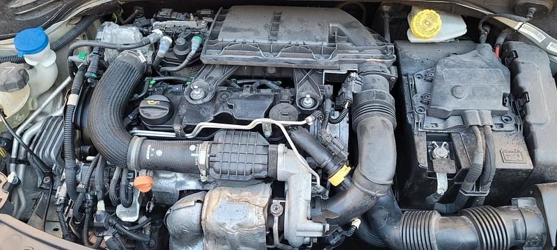 Gebraucht Peugeot 207 Active 70 PS (51 kW) 2011 Silber Limousine