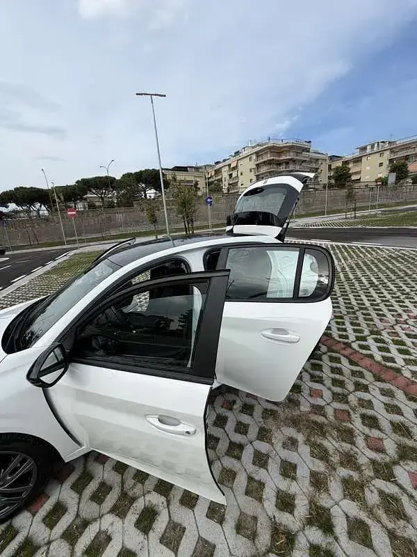 Usata Peugeot 208 Active 75 CV (55 kW) 2021 Bianco Utilitaria