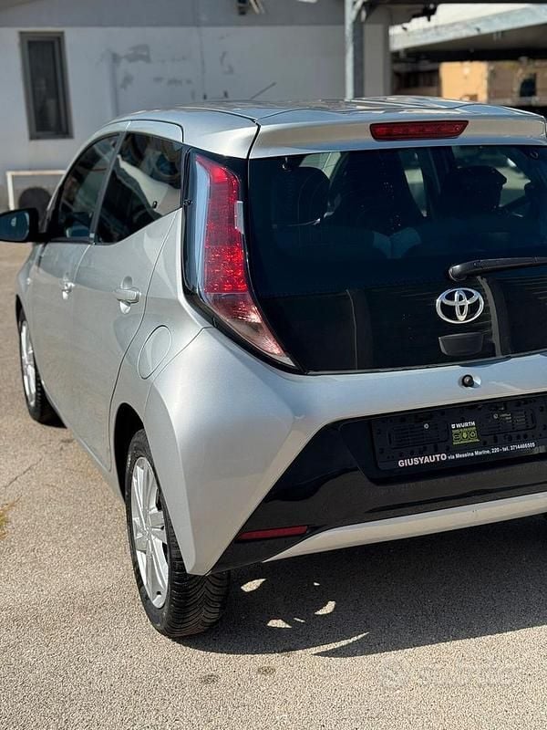 Usata Toyota Aygo X-pure 69 CV (50 kW) 2016 Grigio Utilitaria