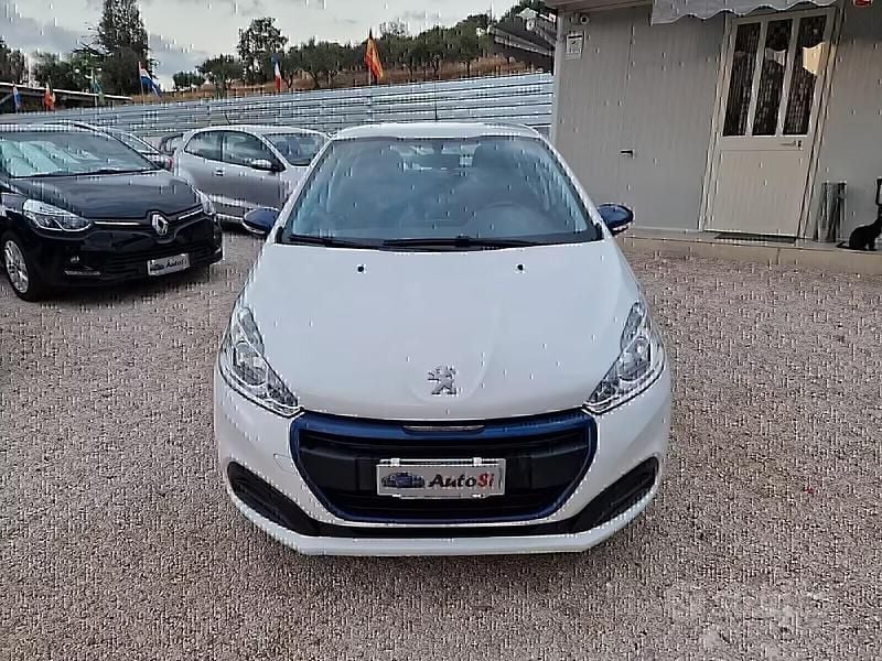 Usata Peugeot 208 Access 67 CV (49 kW) 2016 Bianco Utilitaria