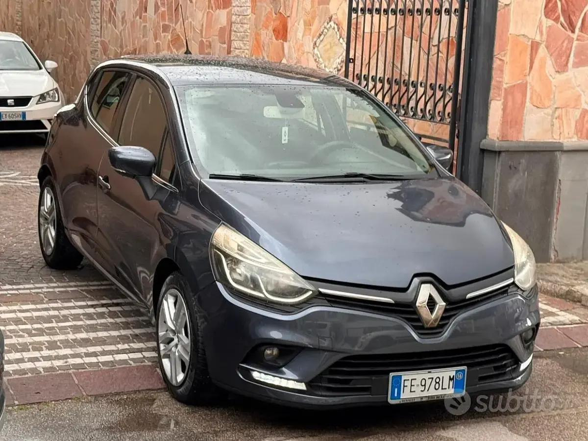 Usado Renault Clio IV Zen 75 CV (55 kW) 2016 Azul Utilitario