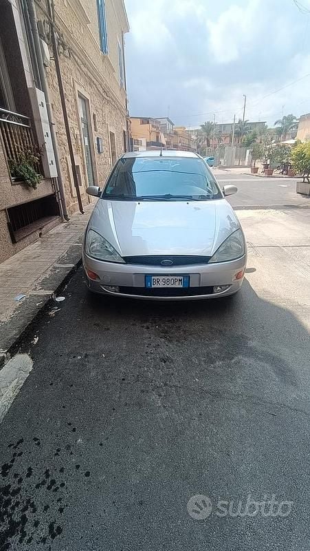 Usata Ford Focus Zetec 2001 Grigio Berlina