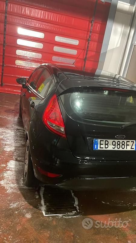 Usata Ford Fiesta 96 CV (70 kW) 2010 Nero Berlina