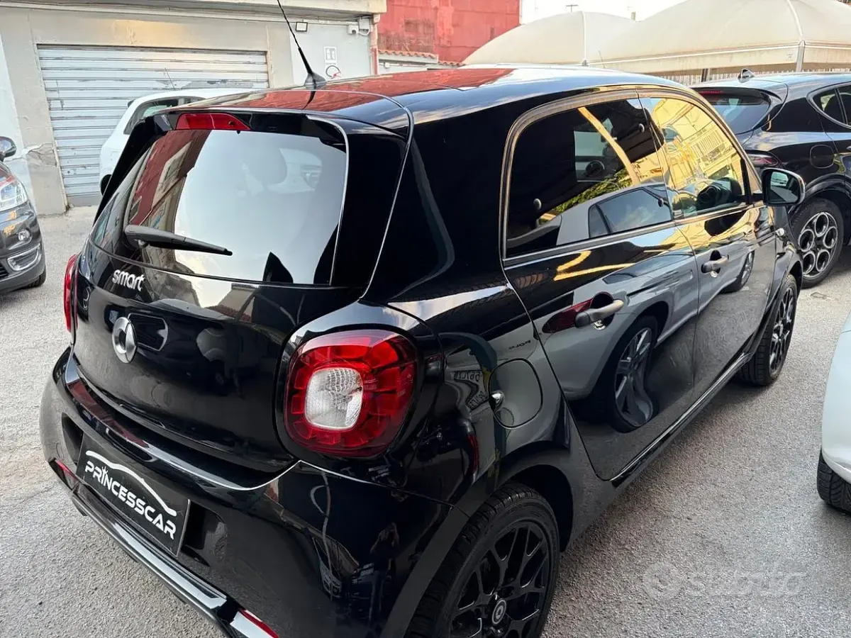 Usata Smart ForFour Superpassion 90 CV (66 kW) 2019 Nero Utilitaria
