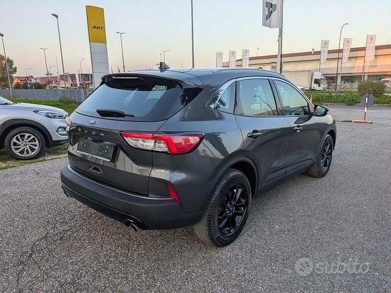 Usata Ford Kuga 120 CV (88 kW) 2022 Grigio SUV