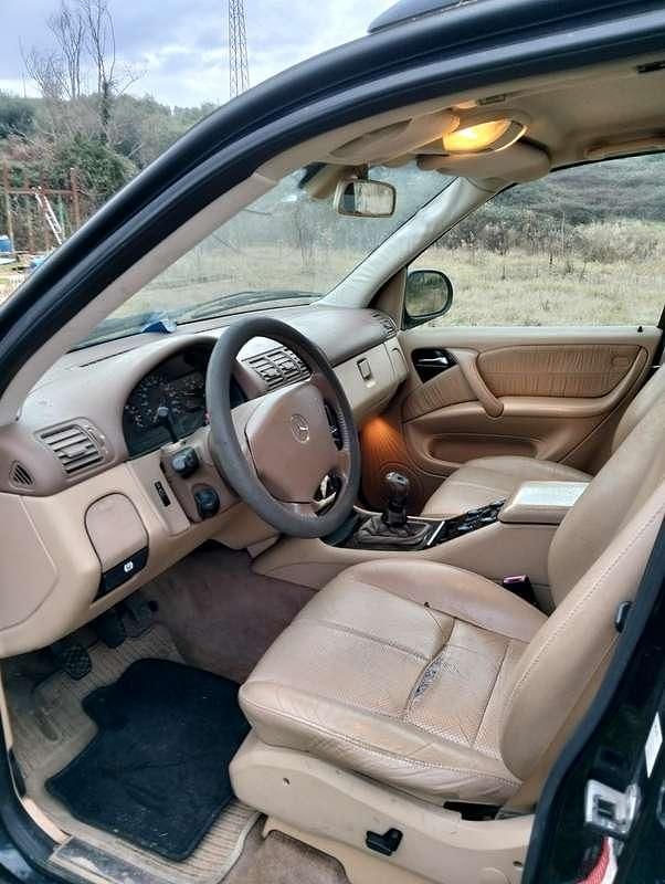 Usata Mercedes ML270 163 CV (119 kW) 2001 Nero SUV