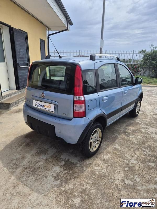 Usata Fiat Panda 4x4 Climbing 74 CV (54 kW) 2010 Blu Utilitaria