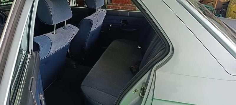 Usata BMW 518 Efficient Dynamics 90 CV (66 kW) 1982 Argento Berlina