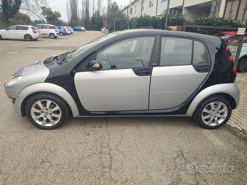 Usata Smart ForFour 75 CV (55 kW) 2005 Grigio Utilitaria