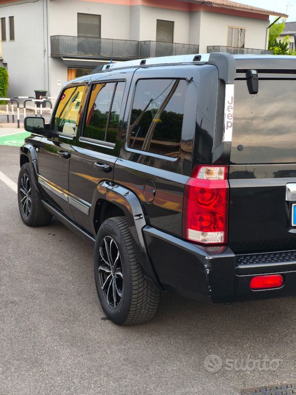 Usata Jeep Commander 270 CV (198 kW) 2007 Nero SUV