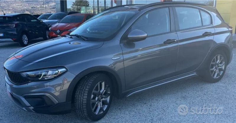 Usata Fiat Tipo Cross 100 CV (73 kW) 2021 Grigio Berlina