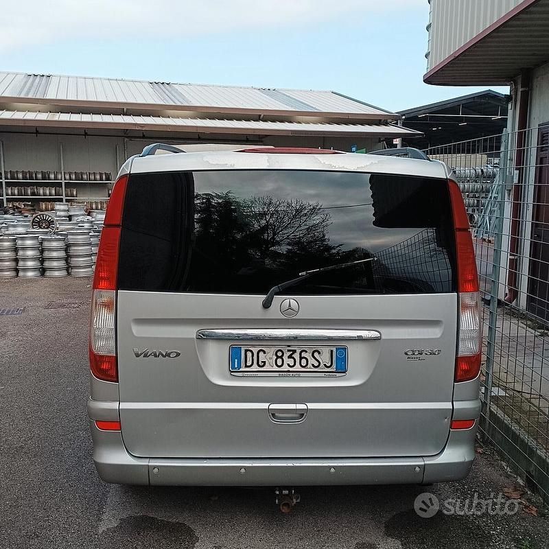 Begagnad Mercedes Viano 204 HK (150 kW) 2007 Grå Minibuss