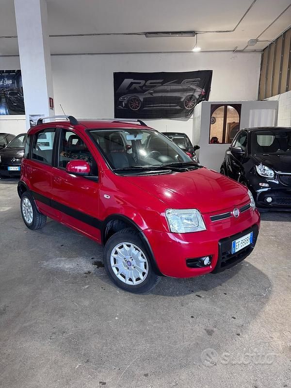 Rosso Usata 2010 Fiat Panda 4x4 Climbing Due volumi | 5800 € (Buon prezzo) - Immagine 1/4