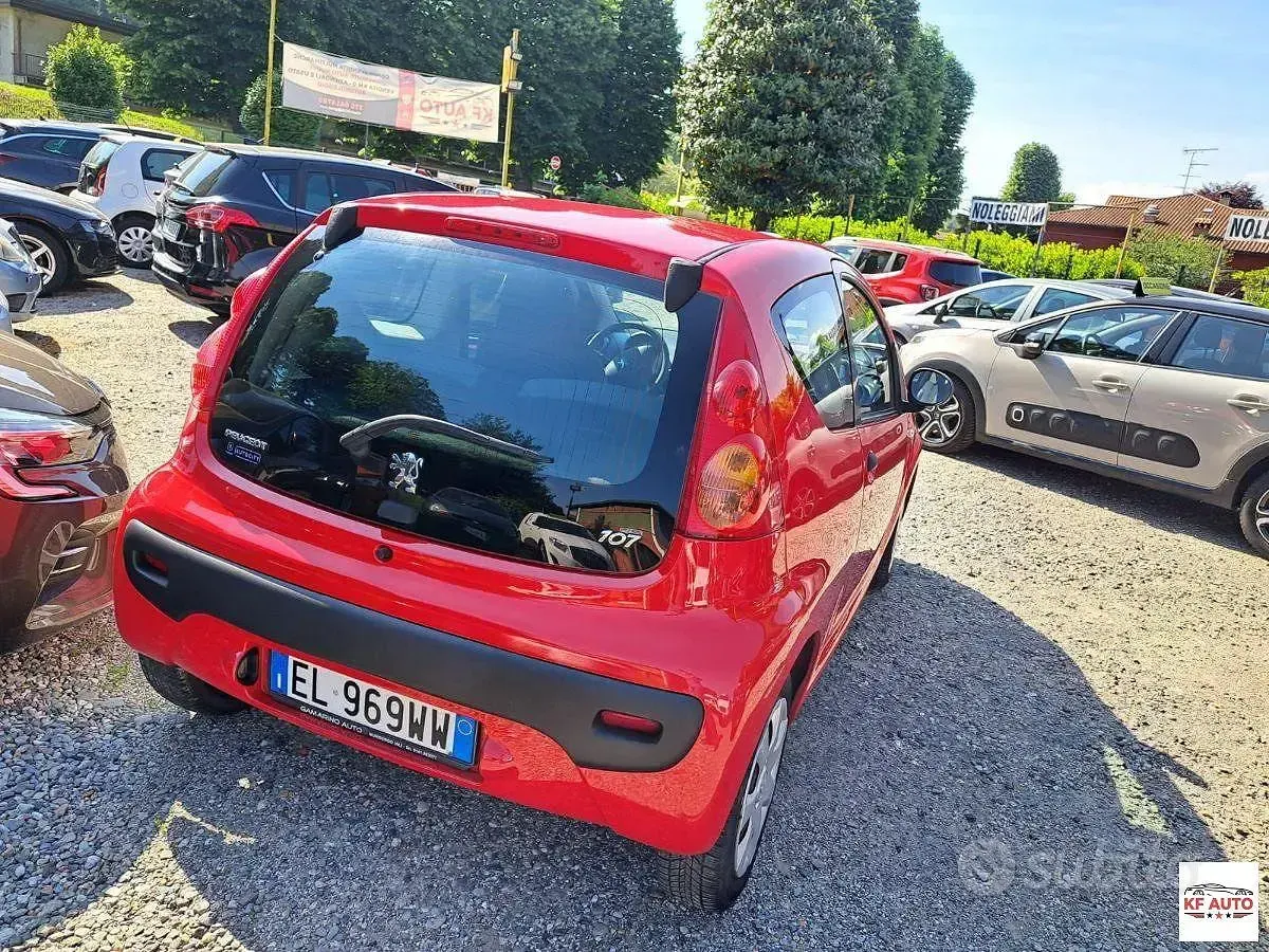 Usata Peugeot 107 Active 68 CV (50 kW) 2012 Rosso Utilitaria