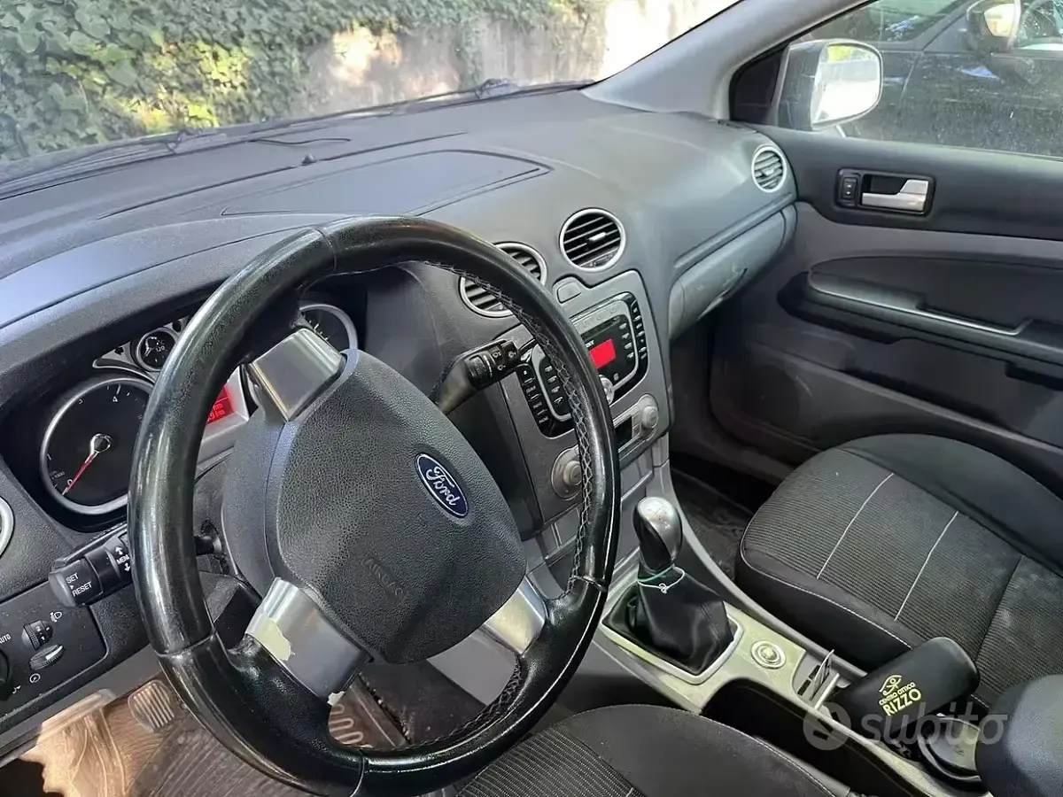 Usata Ford Focus 109 CV (80 kW) 2011 Nero Station wagon