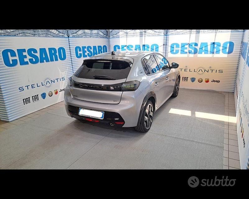 Usata Peugeot 208 GT 101 CV (74 kW) 2024 Grigio artense Utilitaria