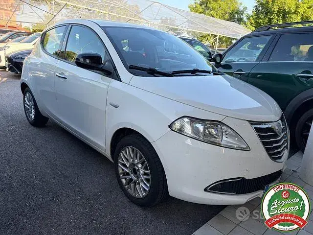 Usata Lancia Ypsilon Silver 84 CV (61 kW) 2014 Bianco Utilitaria