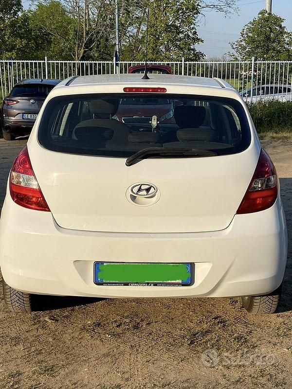 Usata Hyundai i20 Edition 75 CV (55 kW) 2011 Bianco Utilitaria