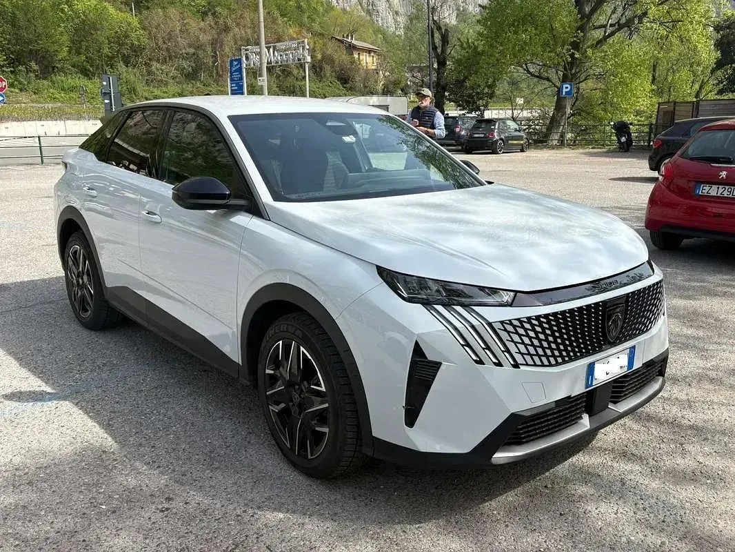 Usata Peugeot 3008 Allure 136 CV (100 kW) 2024 Bianco SUV