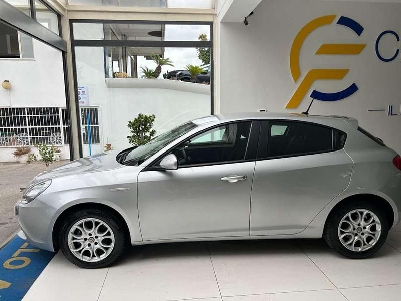 Usata Alfa Romeo Giulietta Business 120 CV (88 kW) 2020 Grigio metallizzato Utilitaria