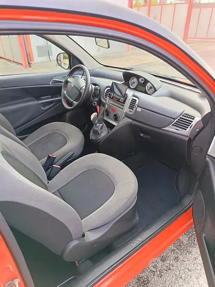 Usata Lancia Ypsilon 60 CV (44 kW) 2010 Rosso Utilitaria