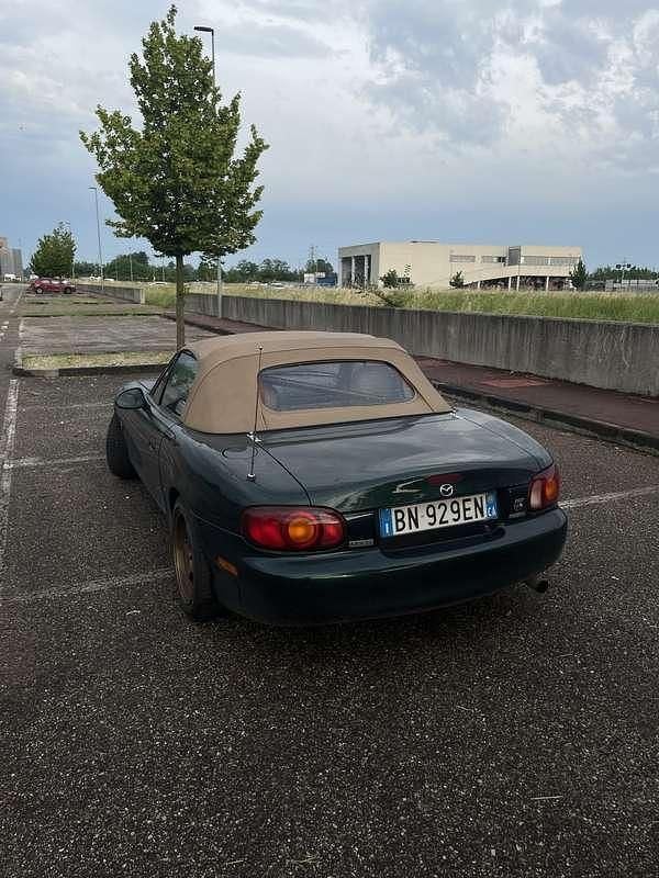 Usata Mazda MX5 140 CV (102 kW) 2000 Cabrio