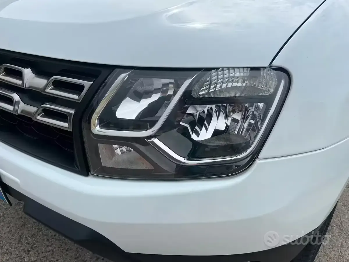 Usata Dacia Duster Lauréate 109 CV (80 kW) 2016 Bianco SUV