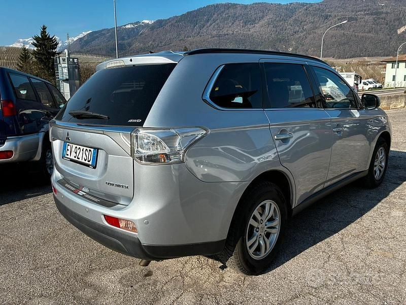 Usata Mitsubishi Outlander 150 CV (110 kW) 2014 Grigio SUV