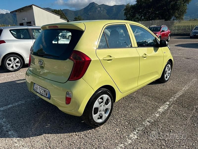 Usata Kia Picanto City 69 CV (50 kW) 2011 Giallo Utilitaria
