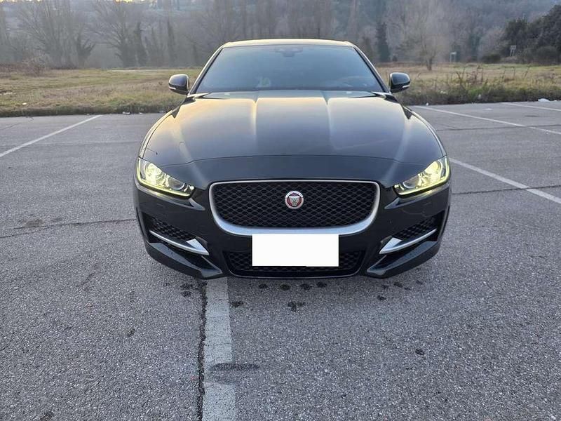 Usata Jaguar XE R-Sport 179 CV (131 kW) 2019 Nero Berlina