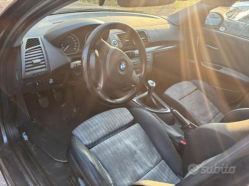 Usata BMW 118 Sport Line 122 CV (89 kW) 2005 Grigio Utilitaria