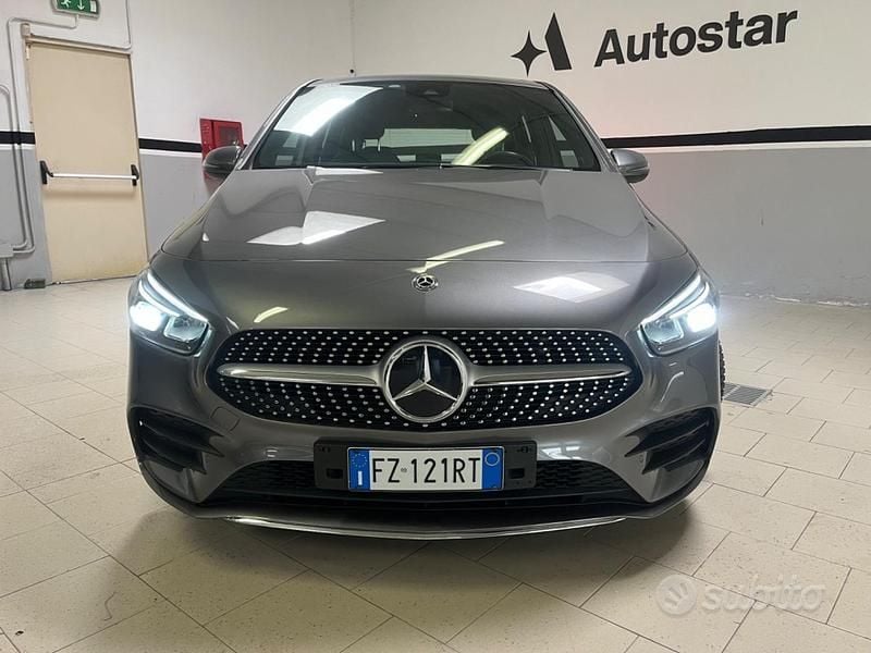 Usata Mercedes B200 Premium 150 CV (110 kW) 2019 Grigio Monovolume