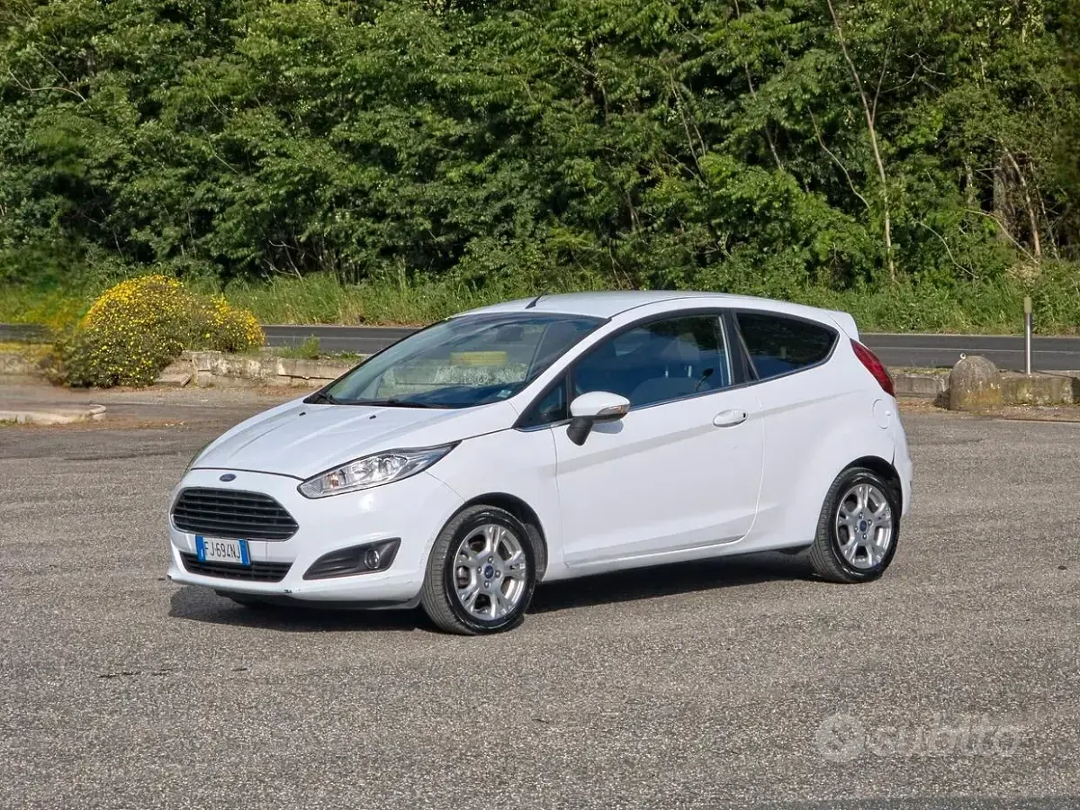 Gebraucht Ford Fiesta ST-Line 75 PS (55 kW) 2017 Weiß Kleinwagen
