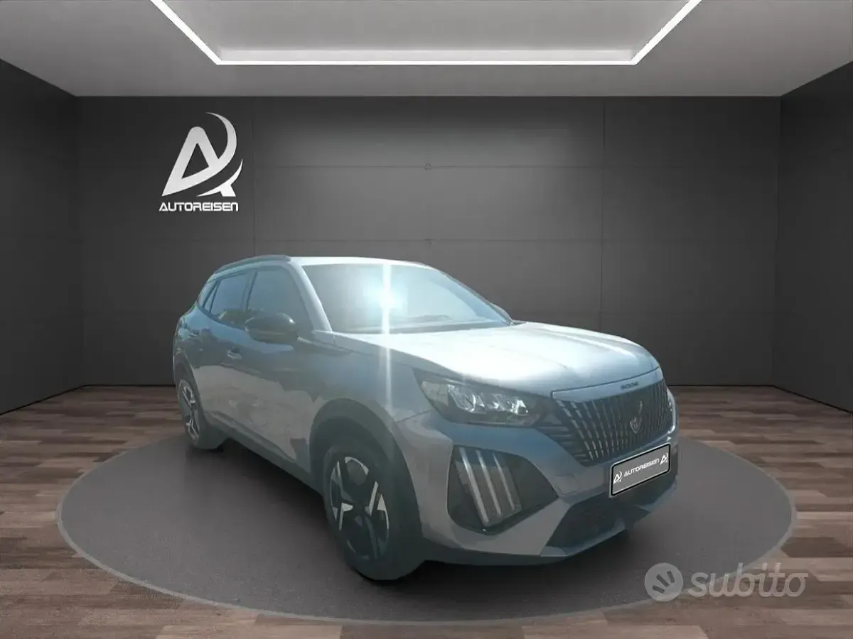 Usata Peugeot 2008 Allure 101 CV (74 kW) 2025 Grigio SUV