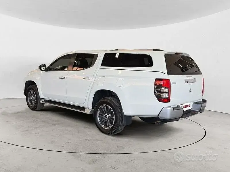Usata Mitsubishi L200 Invite 150 CV (110 kW) 2022 Bianco Pick-up