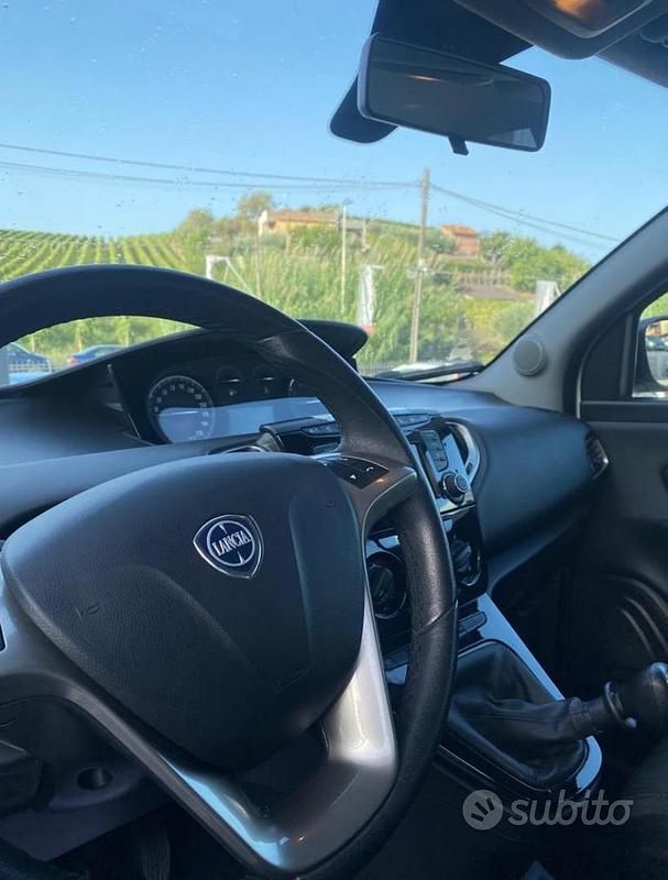 Usata Lancia Ypsilon 69 CV (50 kW) 2020 Bianco Utilitaria