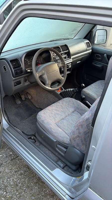 Second-hand Suzuki Jimny 80 CP (58 kW) 2000 Argintiu SUV