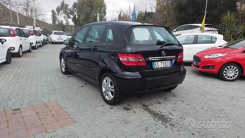 Usata Mercedes B180 Executive 109 CV (80 kW) 2011 Nero Monovolume
