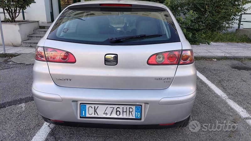 Usata Seat Ibiza 101 CV (74 kW) 2003 Grigio Berlina