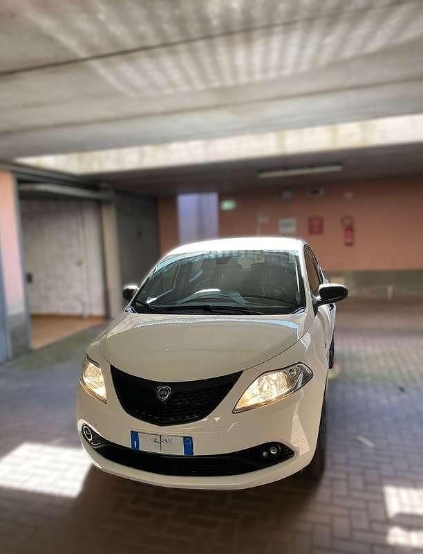 Usata Lancia Ypsilon S 69 CV (50 kW) 2019 Bianco Utilitaria