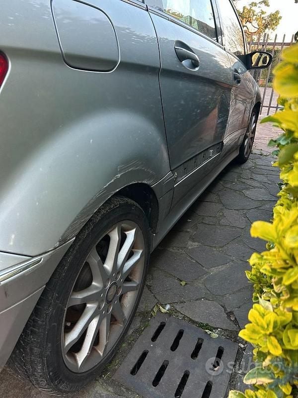 Usata Mercedes B180 2008 Grigio Monovolume