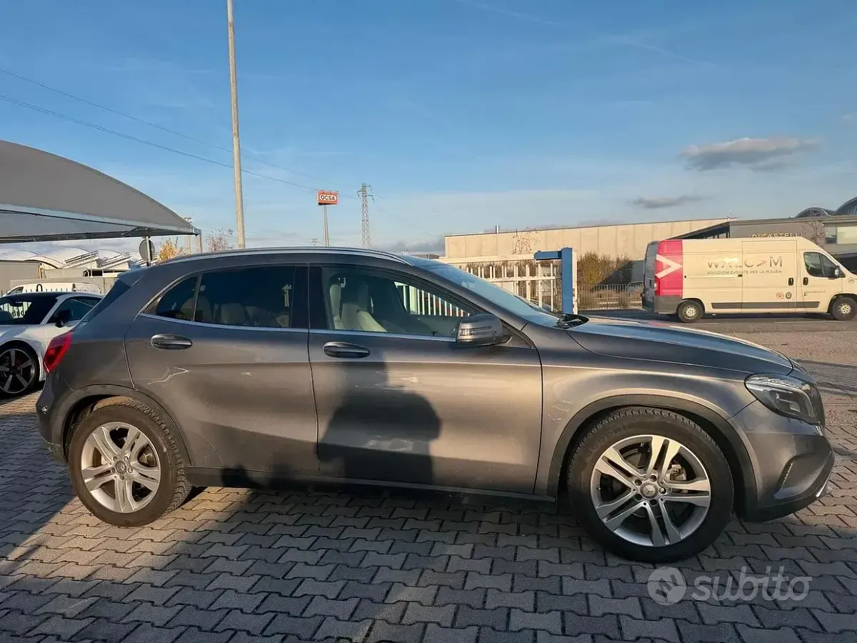 Usata Mercedes GLA200 136 CV (100 kW) 2014 Grigio SUV
