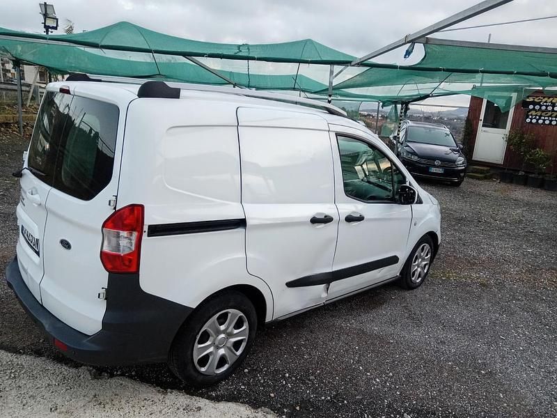 Usata Ford Tourneo Courier 95 CV (69 kW) 2017 Bianco Monovolume