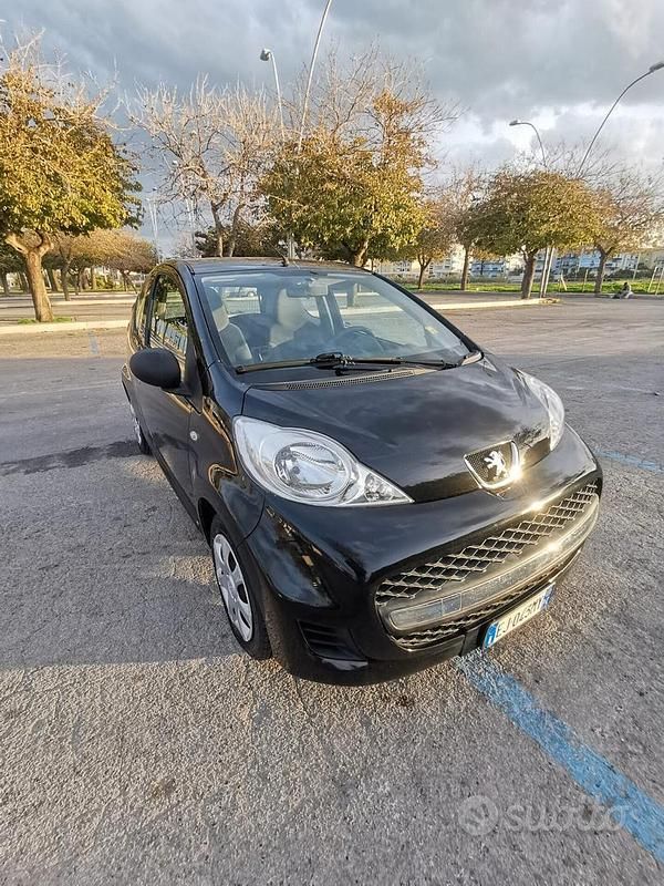 Nero Usata 2011 Peugeot 107 Due volumi | 4200 € (Cara) - Immagine 1/4