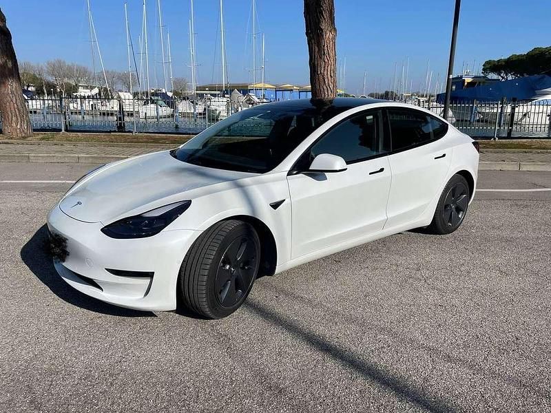 Usata 2021 Tesla Model 3 Berlina | 26.500 € (Ottimo prezzo) - Immagine 1/4