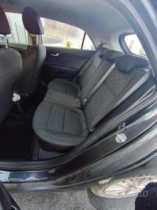 Usata Kia Rio 84 CV (61 kW) 2020 Grigio Berlina